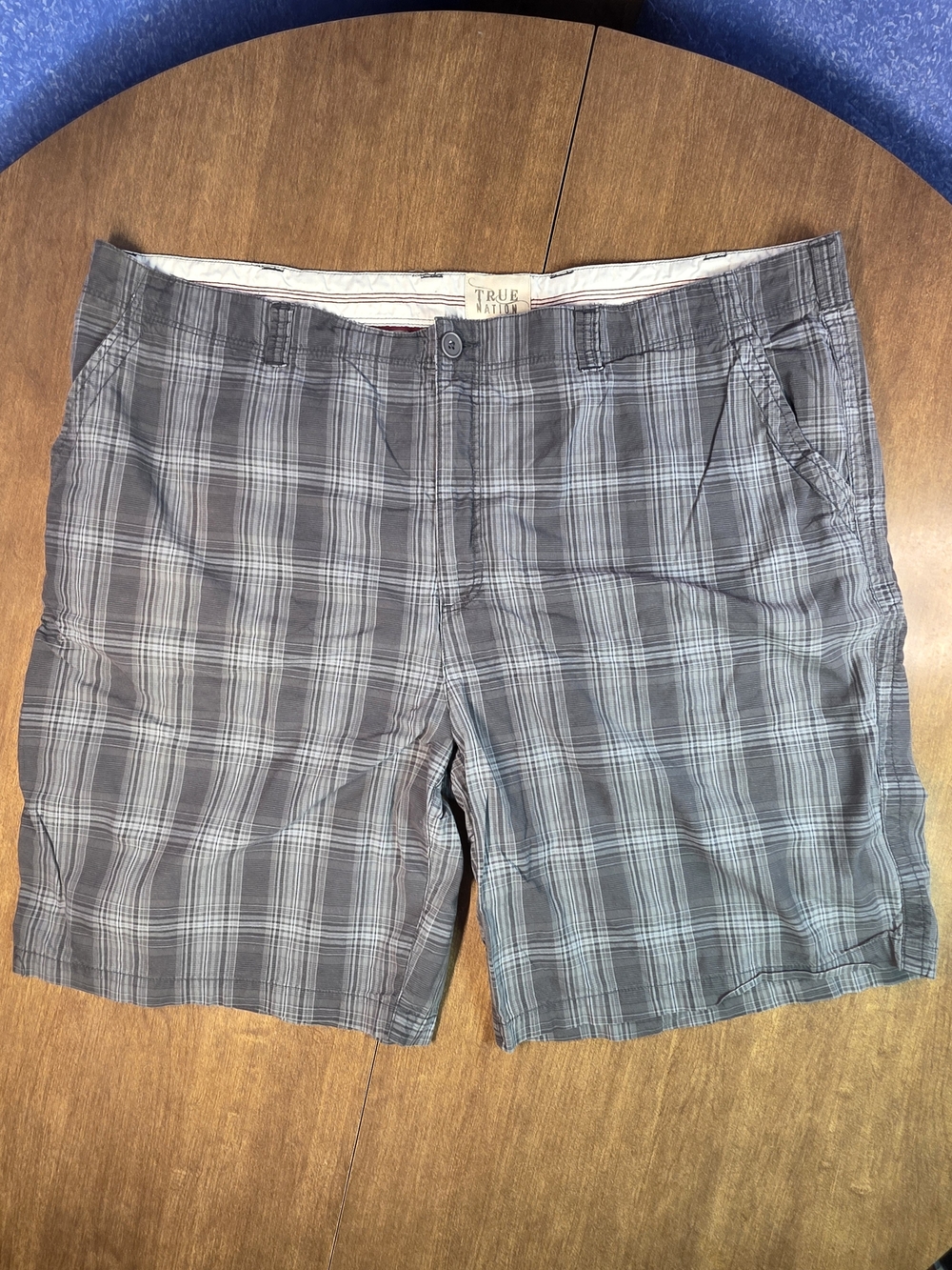 True Nation Men's Gray Plaid Flat-Front Shorts